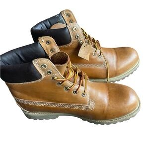 Timberland lace up leather boots, super clean and barely worn. Mens size 13.